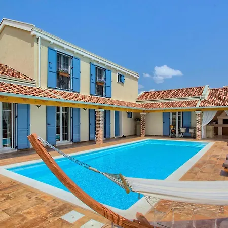 Ferienhaus Mek *
