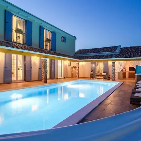 Mek Ferienhaus *